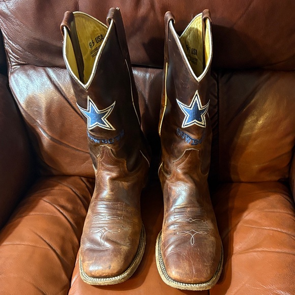 Leather Brown Dallas Cowboy Western Boots with Blue Star Design. Size 9.5.